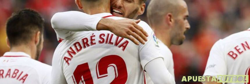 Celebración de un gol del Sevilla frente al Valladolid en Liga Santander