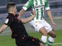 Real Sociedad y Betis en un enfrentamiento de la Liga Santander