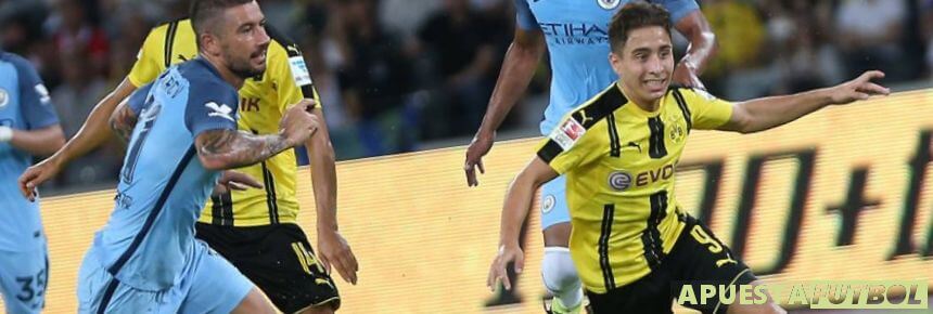 Jugadores de Borussia Dortmund y Manchester City en un partido de Champions League