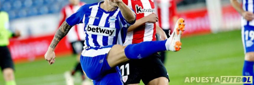 Jugadores de Athletic de Bilbao y Alavés en un partido de la Liga Santander