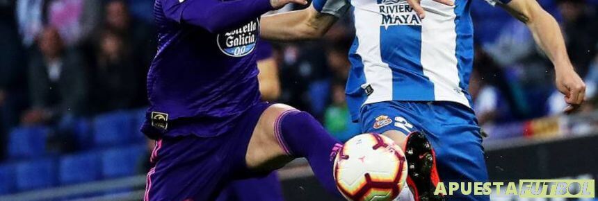 Jugada aislada de un partido de Liga Santander entre jugadores de Celta de Vigo y Espanyol