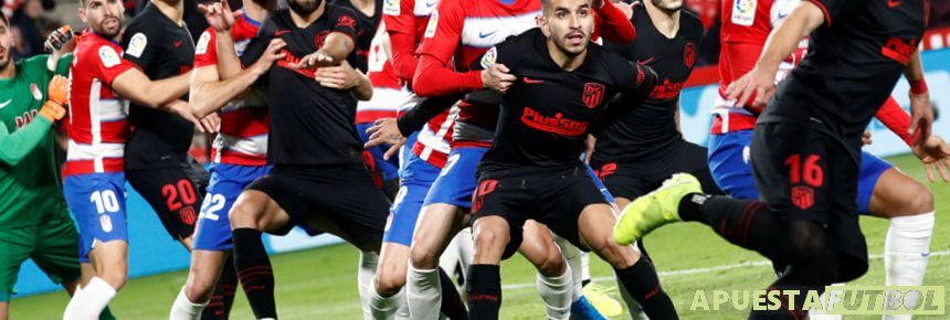 Jugada de Corner en un Granada vs Atlético de Madrid de Liga Santander