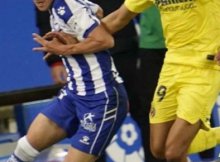 Jugadores de Villarreal y Alavés en un partido anterior entre ambos equipos