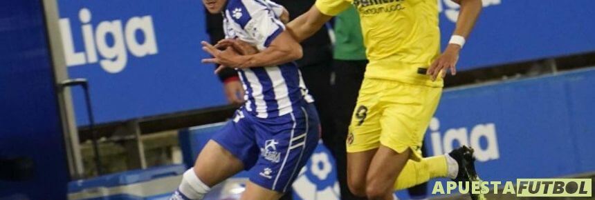 Jugadores de Villarreal y Alavés en un partido anterior entre ambos equipos