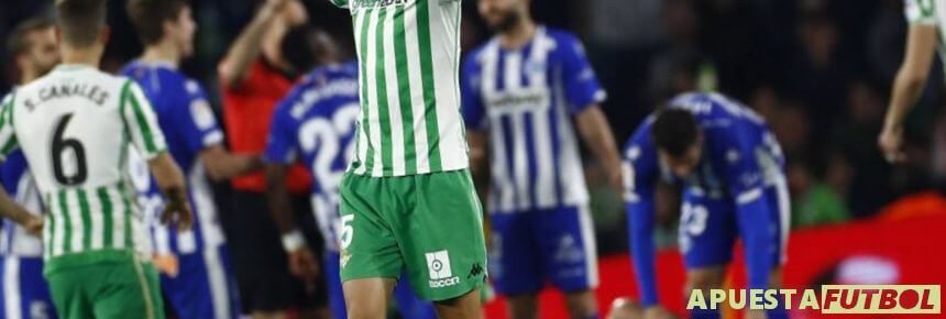 Betis y Alaves se enfrentan en un partido anterior de la Liga Santander