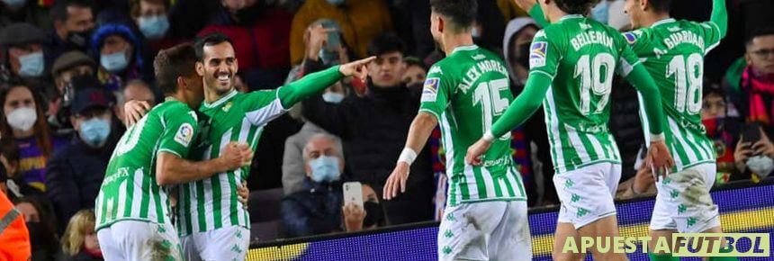 Jugadores del Betis después de conseguir un gol en Europa League