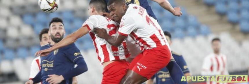 Enfrentamiento entre Almería y Osasuna en la Liga Smartbank. Ahora se juegan este pronóstico en Liga Santander.